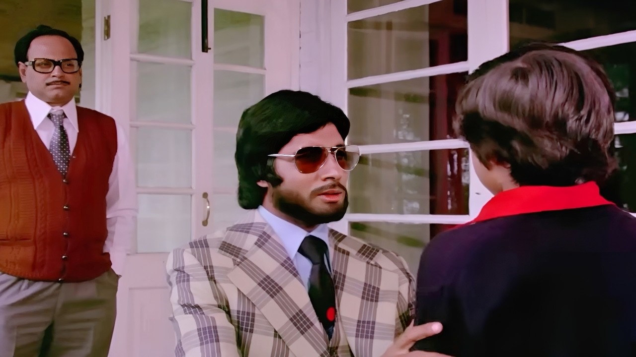 देखिये जब सालो बाद अमिताभ अपने बेटे से हॉस्टल में मिले - Do Anjane मूवी का अंतिम सीन - hindi movie