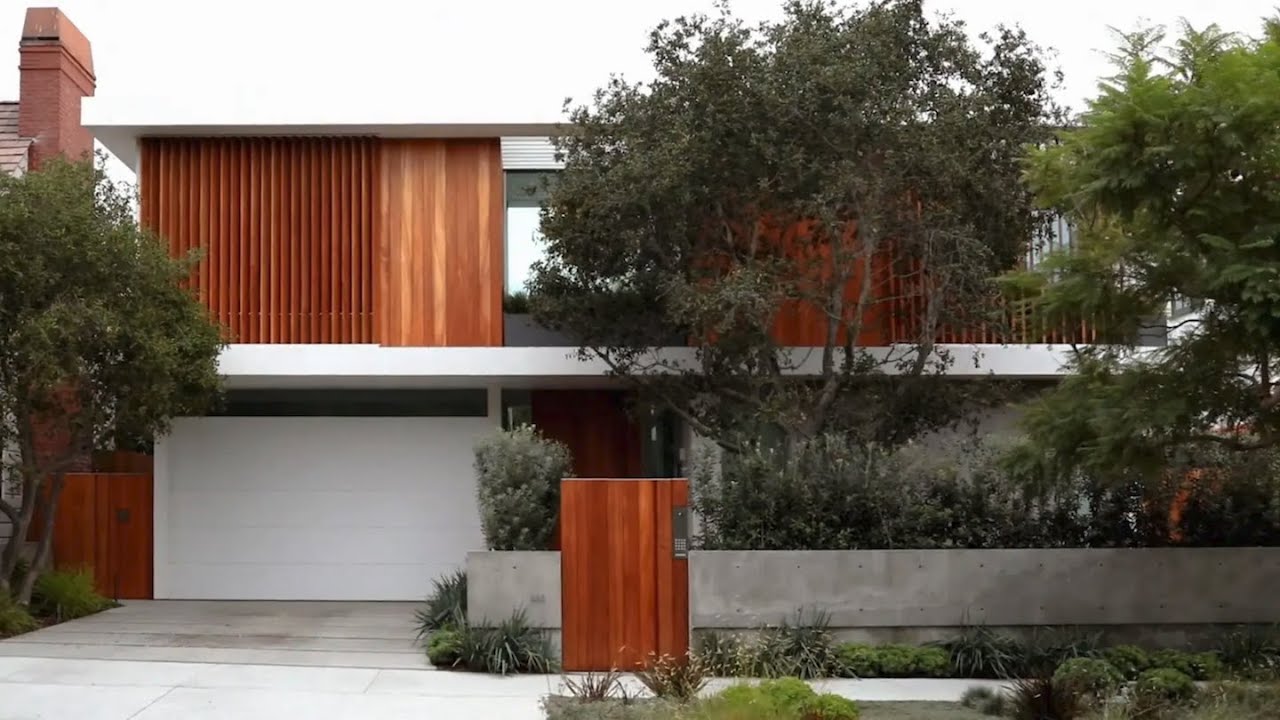 Montalba Architects: Vertical Courtyard House