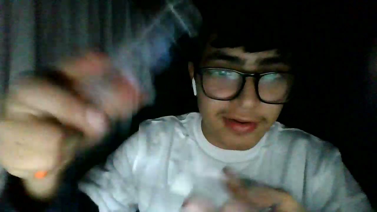 REVIEWING DABWOODS DISPOSABLE 😶&zwj;🌫 (at night doe)