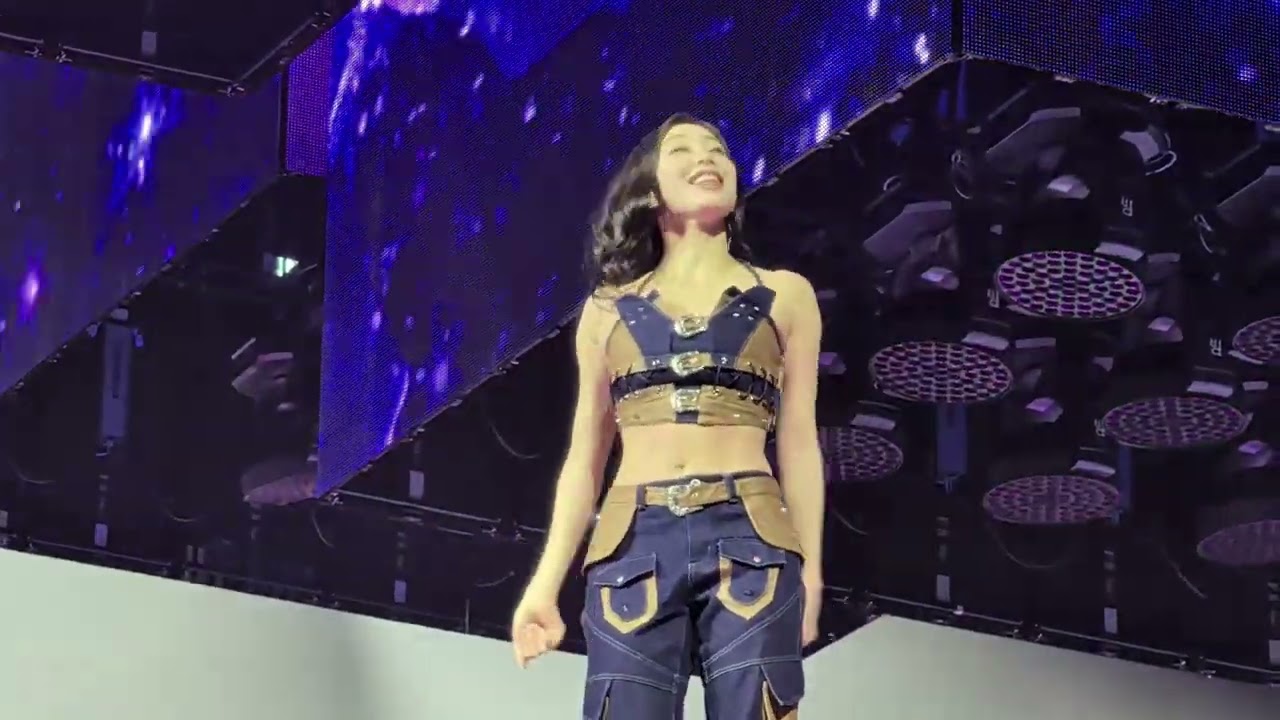 Twice world tour this is for bangkok 2025-12-14 clips 3/5