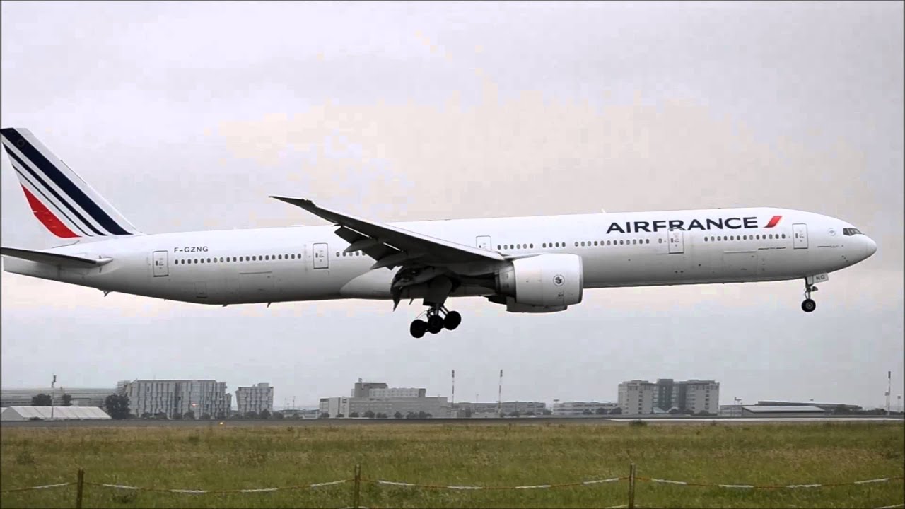 14 min of Heavy Arrivals at Paris Charles de Gaulle