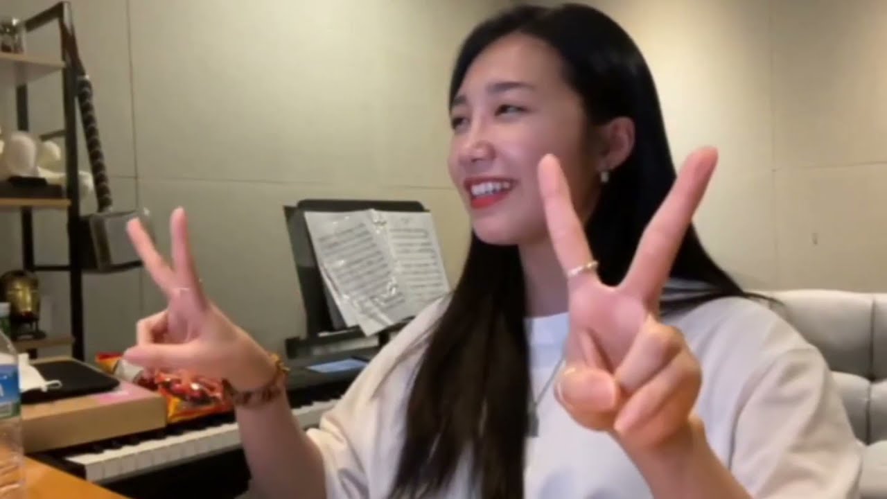[Live] Eunji 정은지- U You (Originally by Apink 에이핑크)