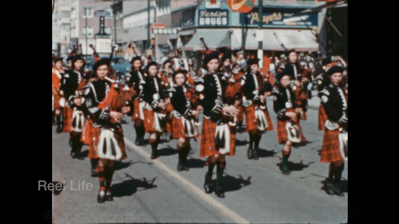 1954 год, турне Vernon Girls McIntosh Pipe Band по Скалистым горам, Лейк-Луиз, Калгари и Эдмонтон...