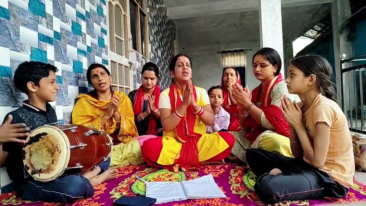 मैंने ढूंढ लिया संसार,माँ तेरे जैसा कोई नहीं।तेरे चरणों में है सारा प्यार,माँ तेरे जैसा कोई नहीं॥ 🙏🌺