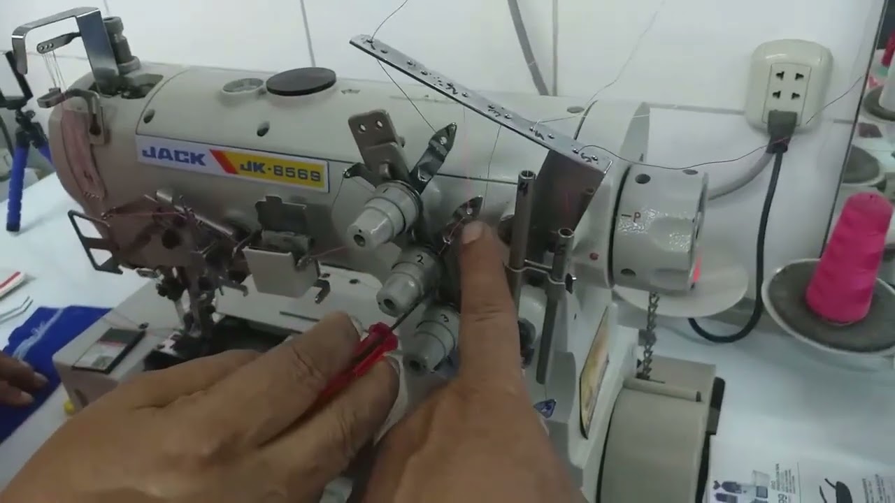 Como Enhebrar Recubridora Industrial 5 hilos modelo JK 8569 JACK