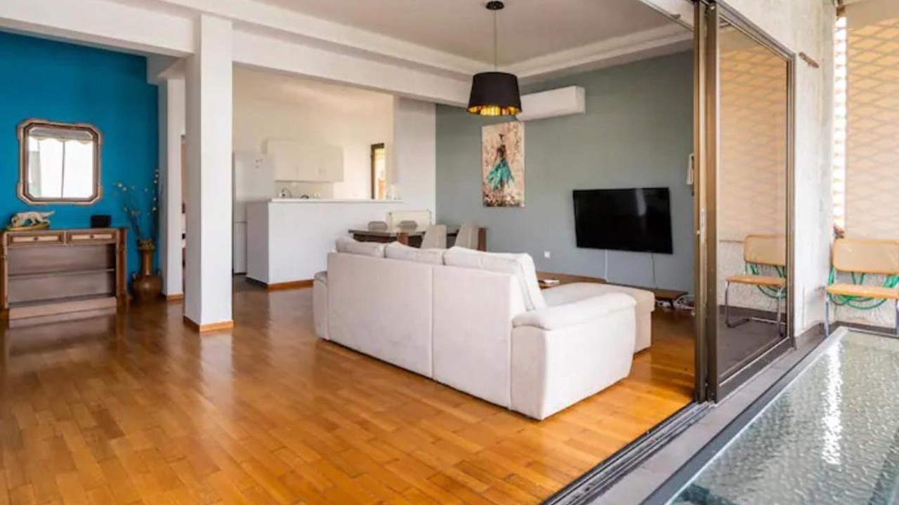 Βright Walled Designed Apt in Glyfada Center | Athens, Greece | Hotel Review 🏩