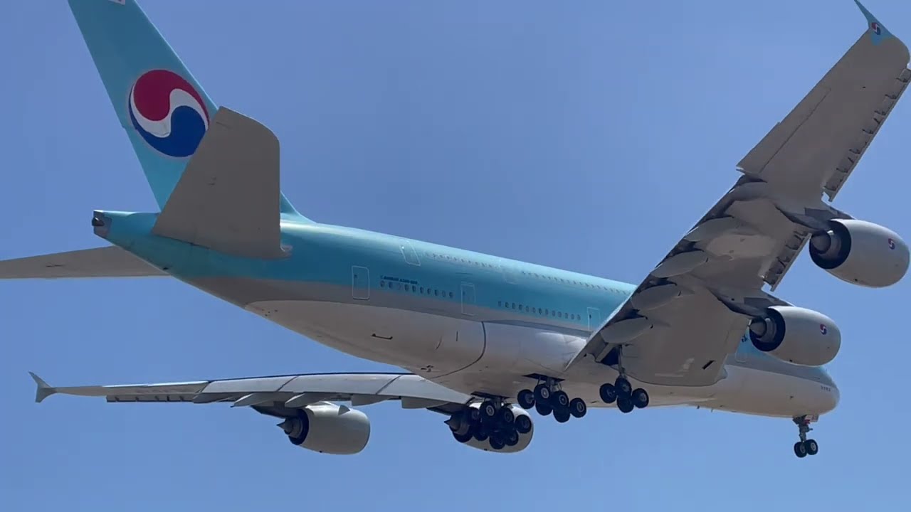 HL7619 landing from Seoul as KE11