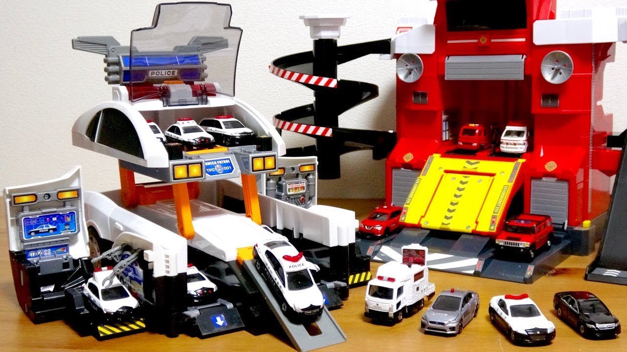 Super-transformable working cars☆Tomica police cars launch all at once! Transforms into a big one...