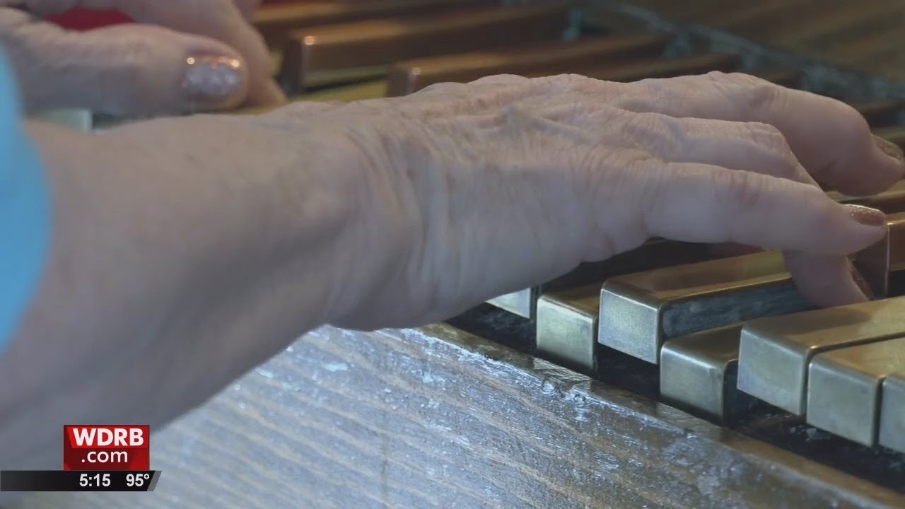 Belle of Louisville calliopist plays her way to viral fame
