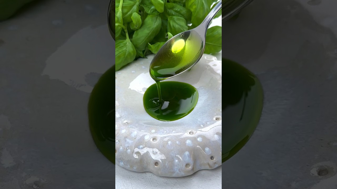 Super green basil oil 🌿 #food #shorts #recipe #foodshorts