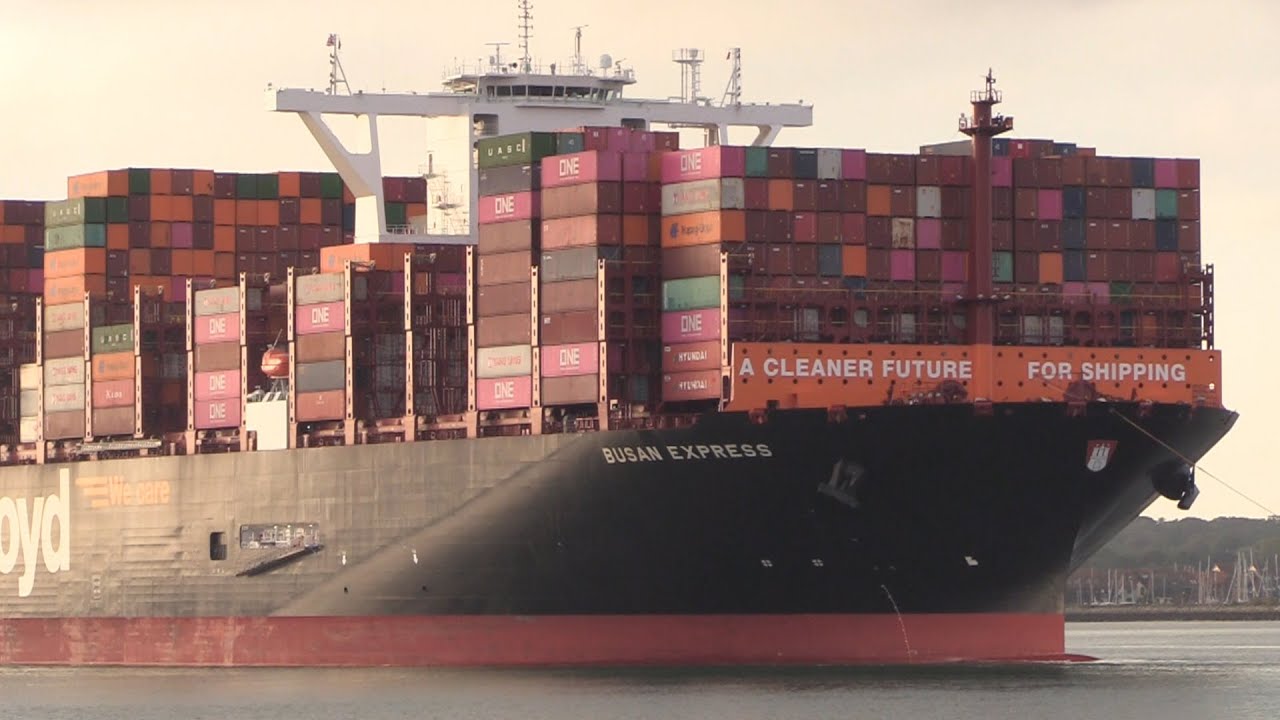 BUSAN EXPRESS 2024 BUILD HAPAG LLOYD CONTAINER SHIP SOUTHAMPTON 18/09/24