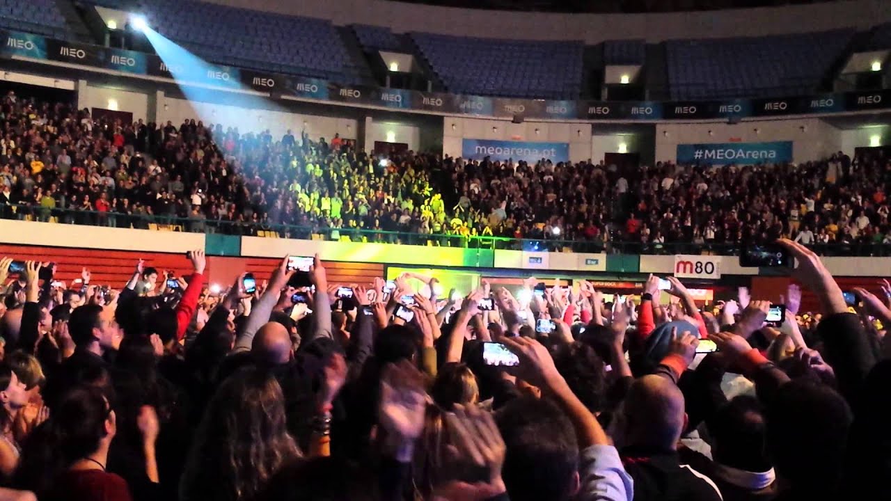 James - Sometimes Crowd Surfing @ MEOArena