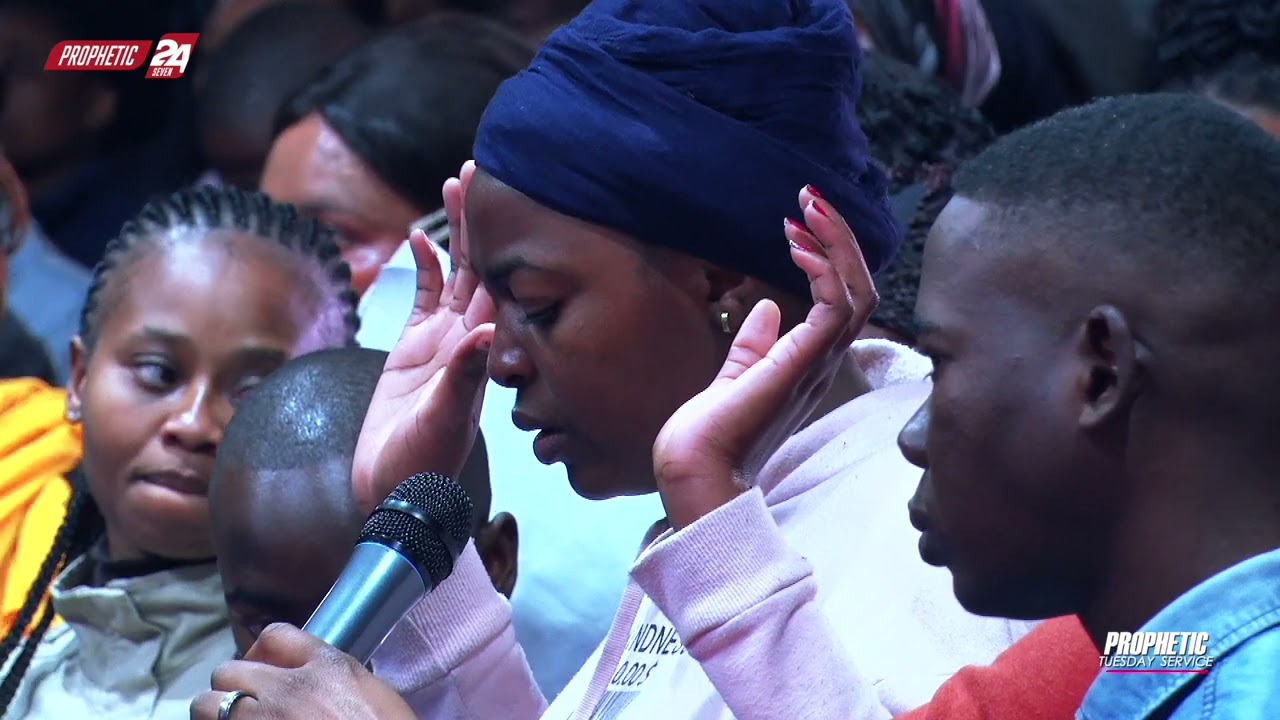 SHE KEPT THIS TO HERSELF AND NEVER TOLD ANYONE  😳😳😳😳😳 UNTIL APOSTLE MOHLALA GAVE HER TO AWAY 😍😍😍😍