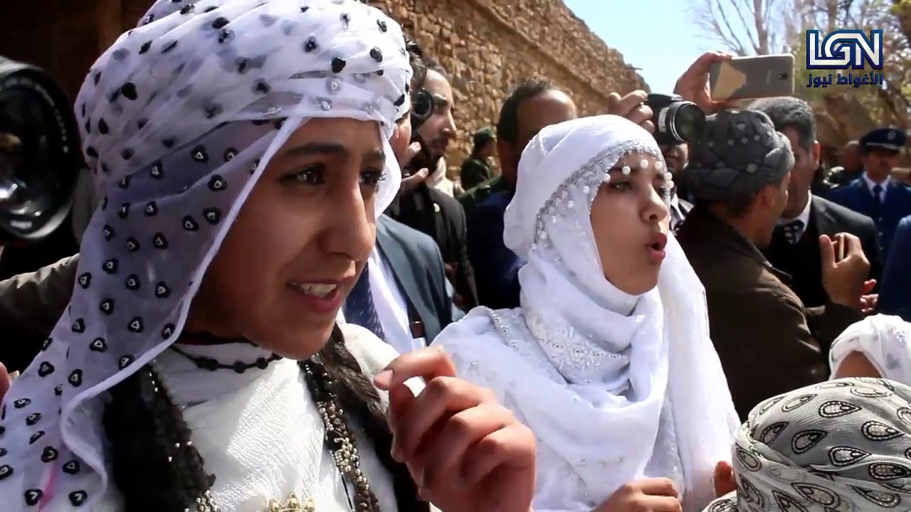 هدية ثمينة يقدمها  وزير الثقافة عز الدين ميهوبي  لسكان تاويالة بالاغواط . حكيم ب