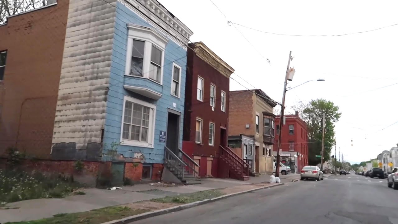 ALBANY NEW YORK HOODS / NEW YORK STATE CAPITOL