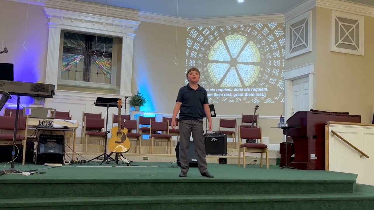 Andrew Lloyd Webber - Pie Jesu - LIVE - 10 year old boy soprano