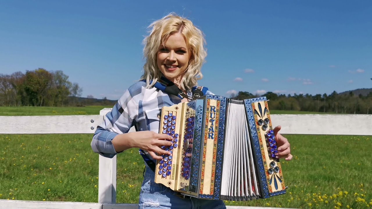 Darja Gajšek - Svatje že vriskajo