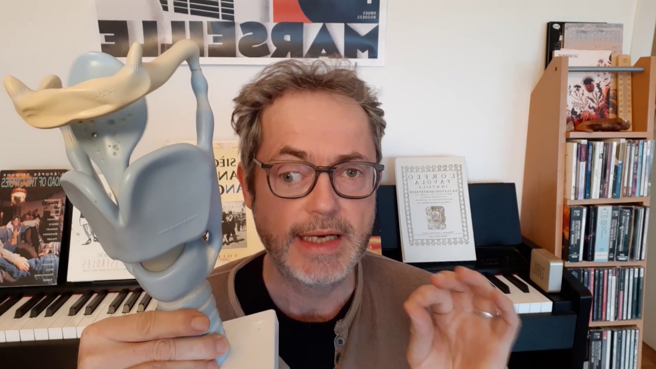 De l'effet du chocolat du tabac et de l'alcool sur les cordes vocales. Tentative d'explication.