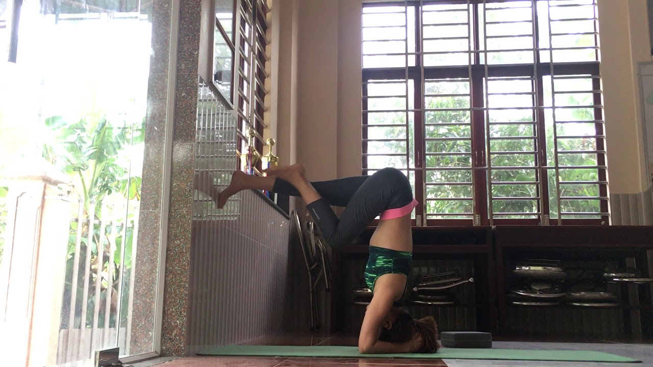 Hướng dẫn cách tập đầu đứng (headstand) với tường