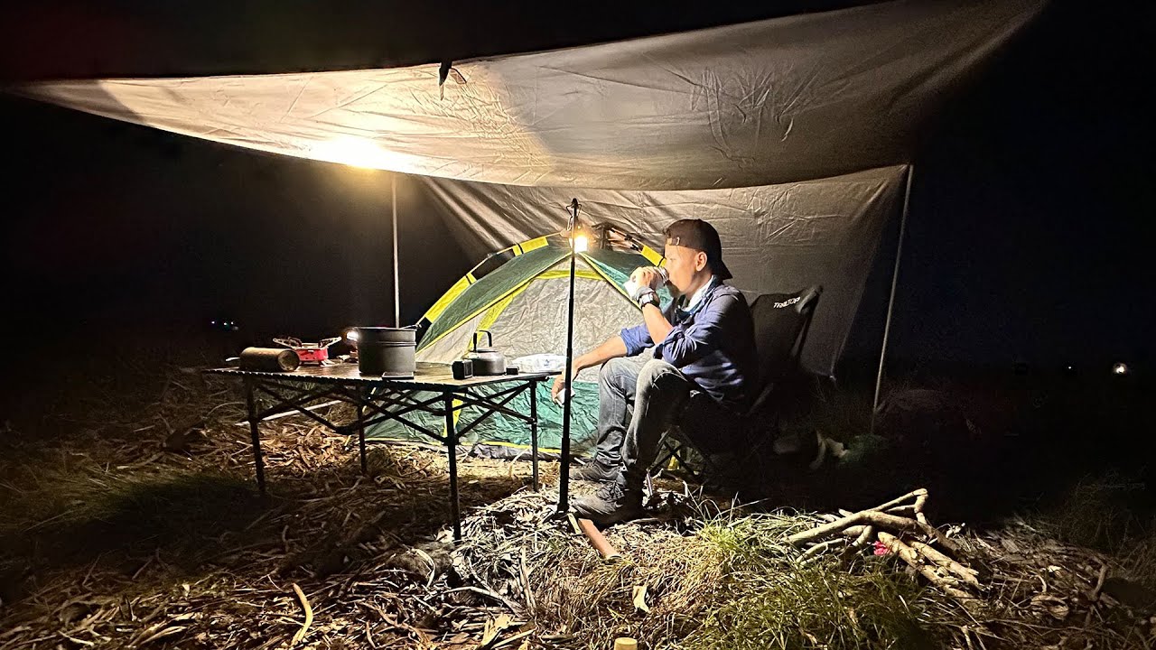 Solo Camping on the field alone cooking eating and see the sunrise in the morning so fresh