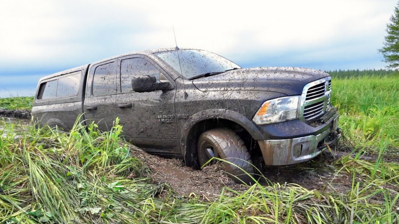 Dodge Ram vs Toyota 70 vs Jeep Grand Cherokee vs Suzuki Grand Vitara [MUD EXTREME Offroad]