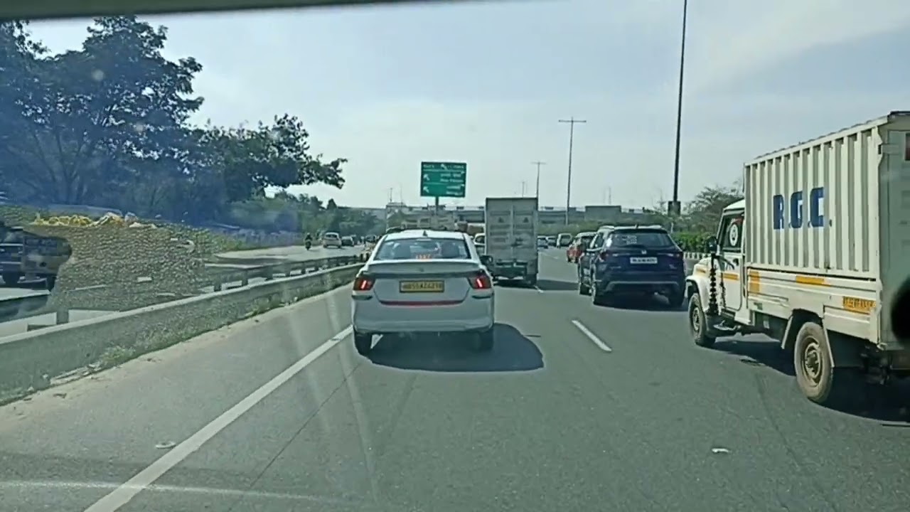 आखिर रफ्तार कहां खो गई दिल्ली की इन सड़कों पर!