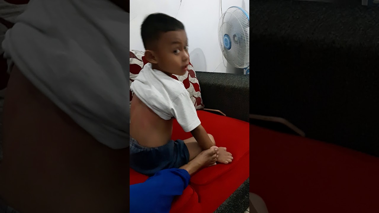 Viral !!!! Anak kecil dikerokin tidak menangis 😁