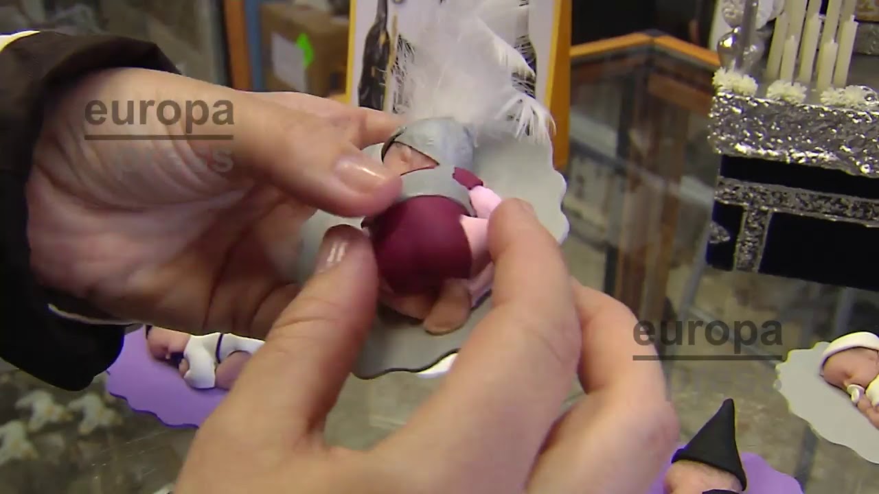 Idea un pequeño bolso para el nazareno oculto bajo la túnica (Europa Press)