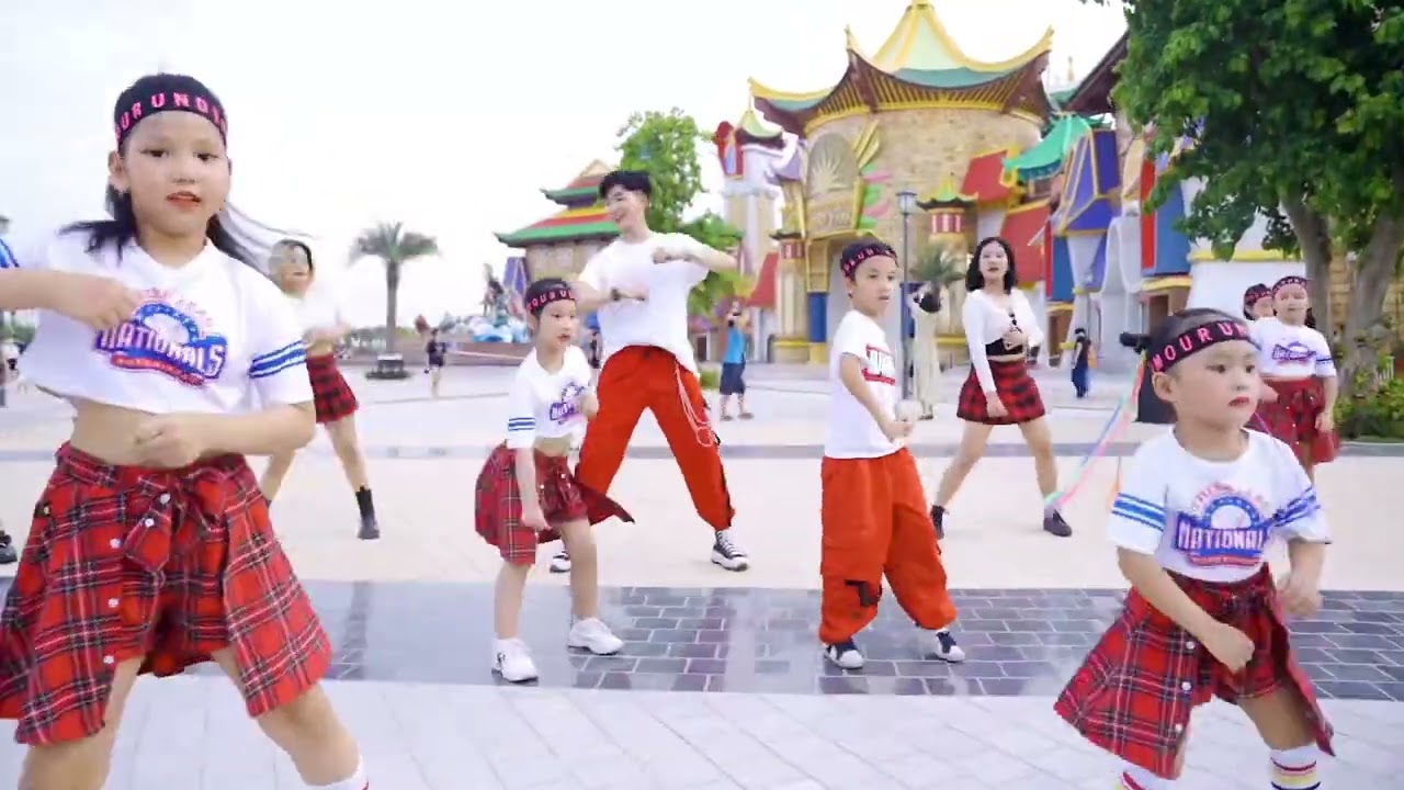 🔥🔥🔥FLASHMOB | FIRE - 2NE1 | KID DANCE | B16 DANCE STUDIO
