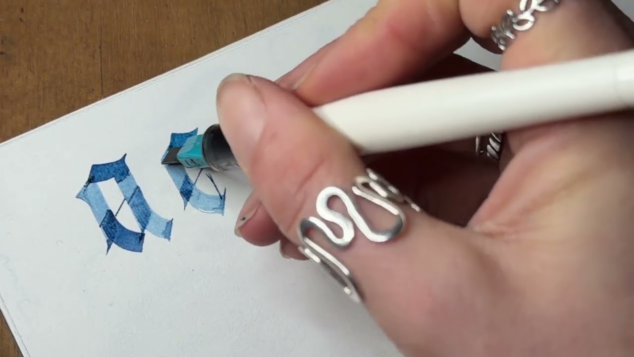 Construction of letters in Fraktur script 