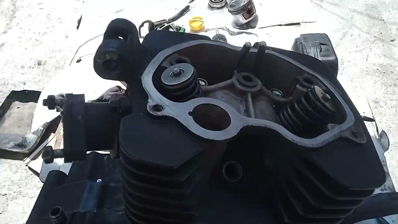 ft 180 Italika reparando moto a domicilio