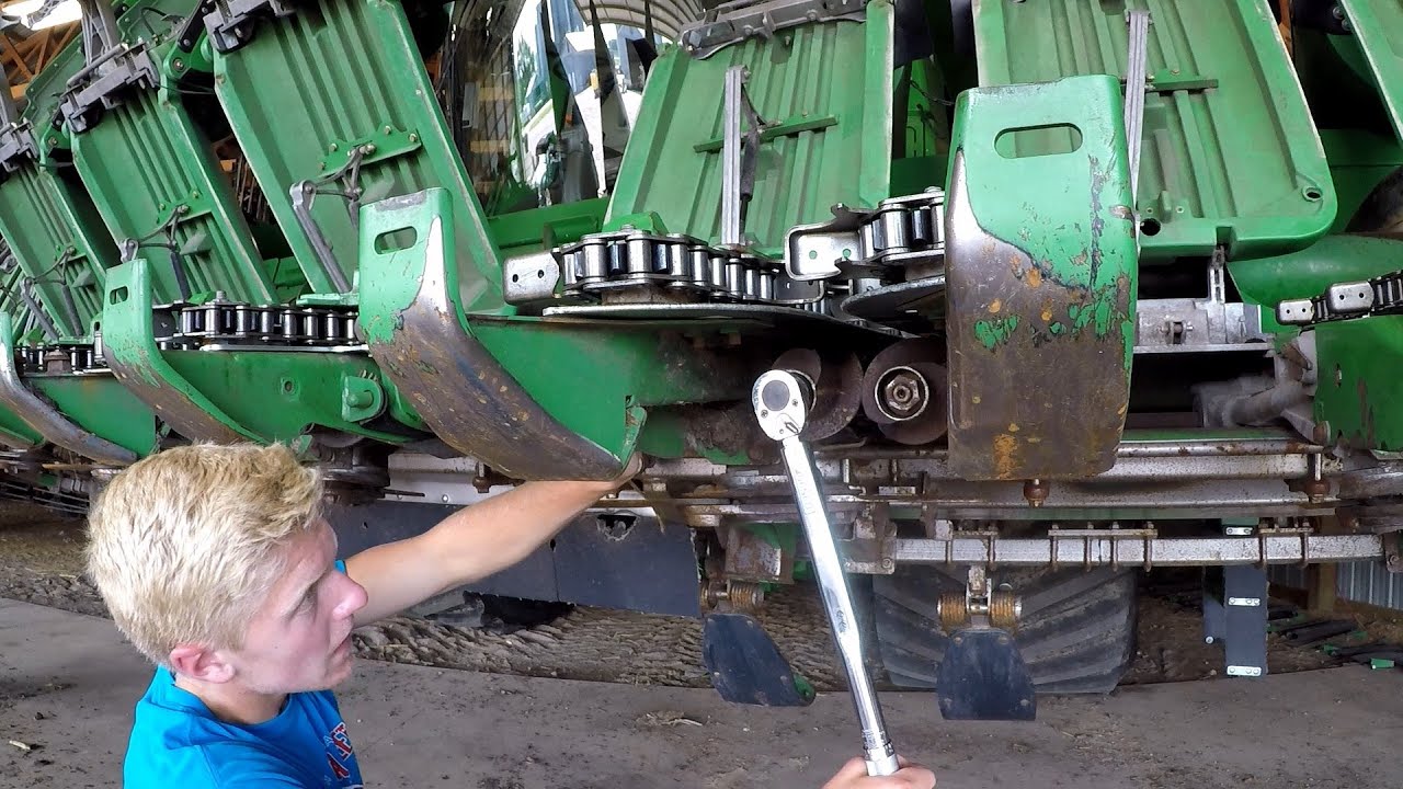 Rebuilding John Deere 612c corn head
