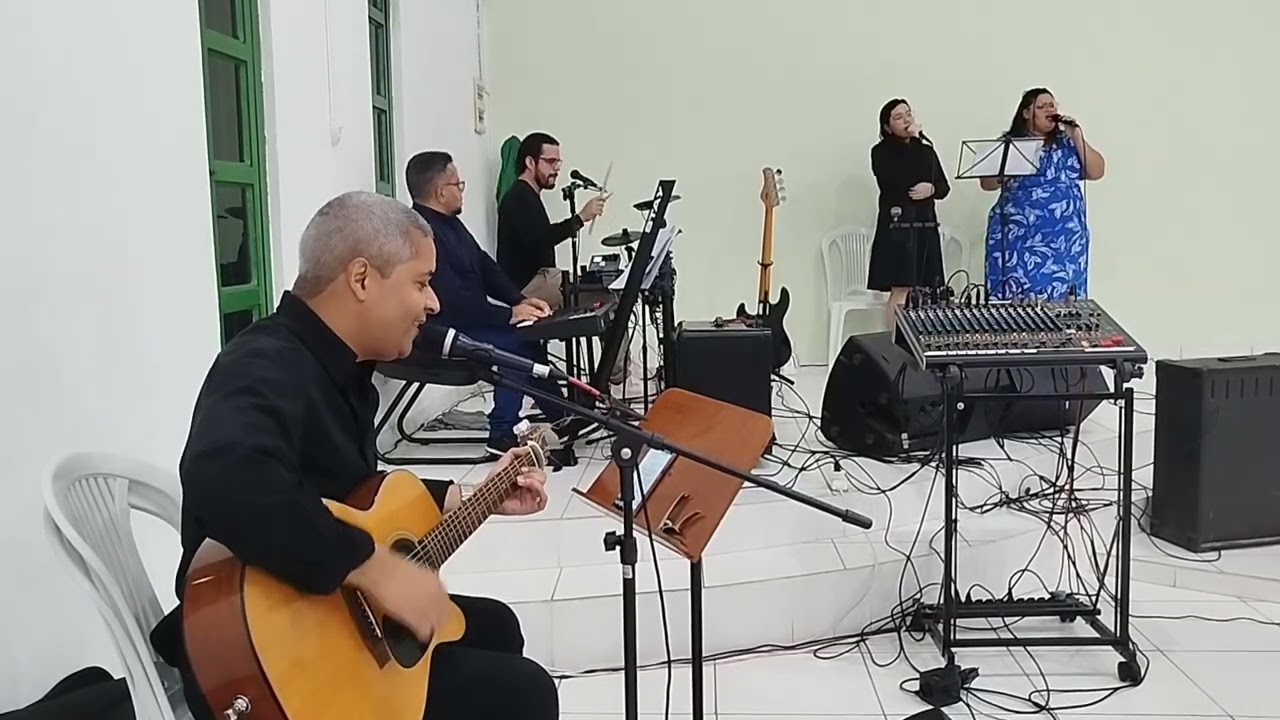 Minha alma engrandece ao Senhor. 