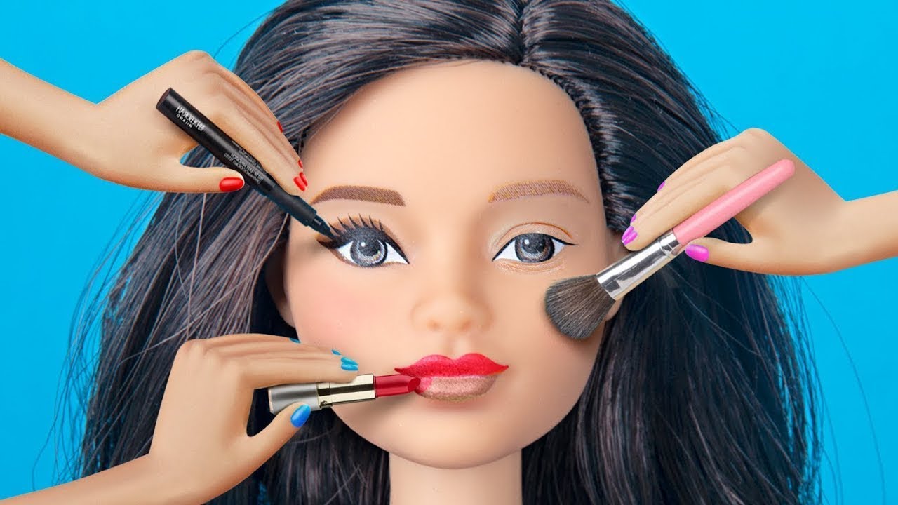 9 FORMAS EXTRAÑAS DE ESCABULLIR BARBIES A CLASE / LOCOS TRUCOS PARA TU BARBIE