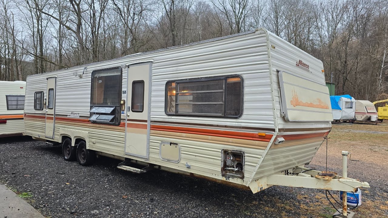 ПРОДАЕТСЯ - 1986 Aljo Nomad 37 футовый кемпер - 1950 долларов США