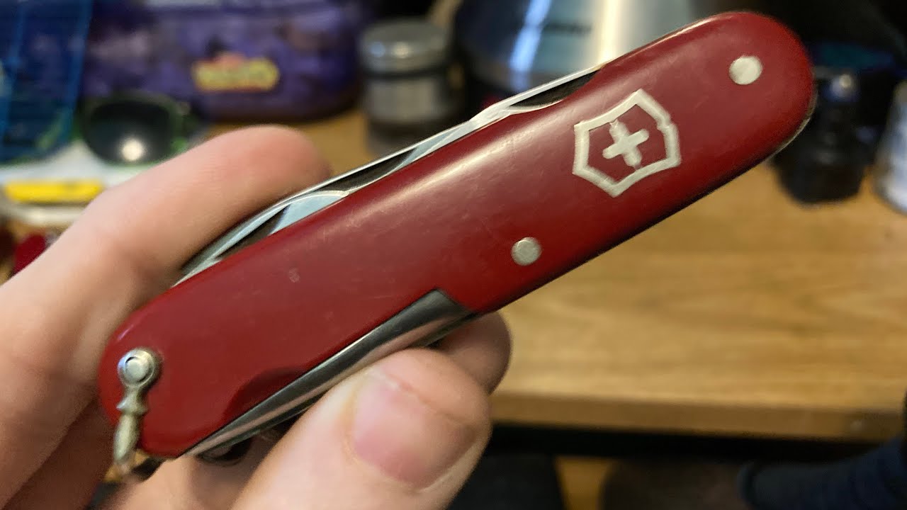1946 Victorinox Standard and Stumped by a clone?