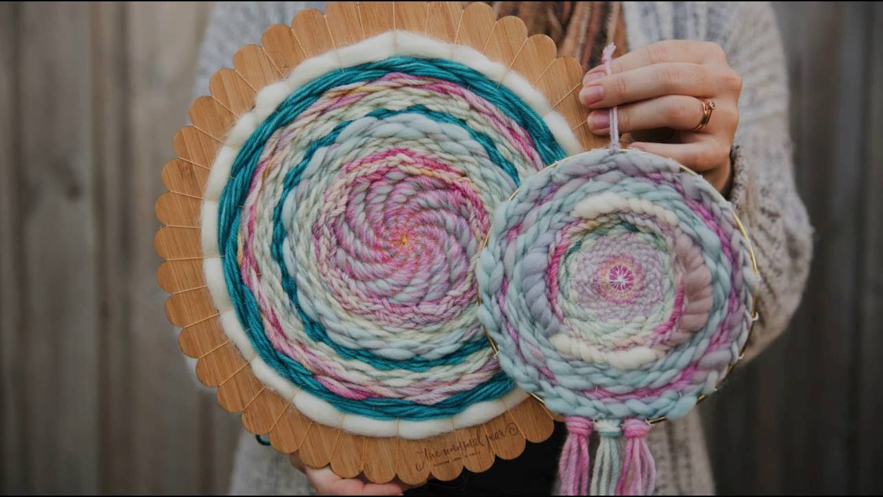 Step 8 - Round Woven Wall Hanging: Removing the weaving; Weaving Techniques with The Unusual Pear