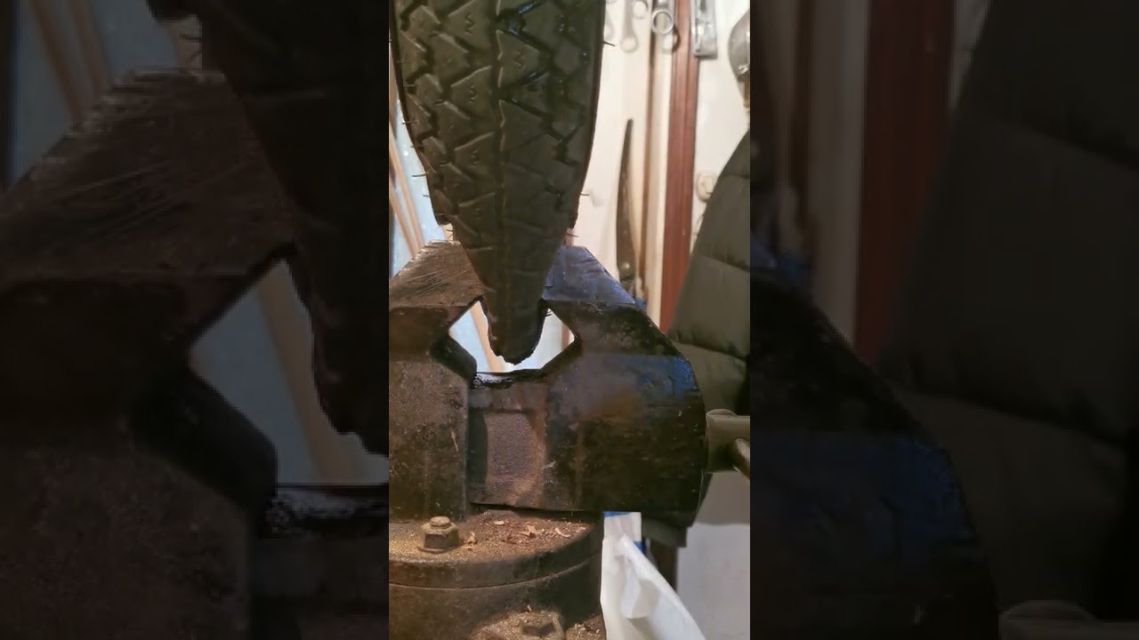 Smontaggio cerchio ape 50cc da pneumatico