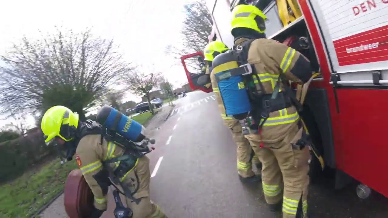 Brandweer Den Oever - Prio 1 Brand bijgebouw (middelbrand)
