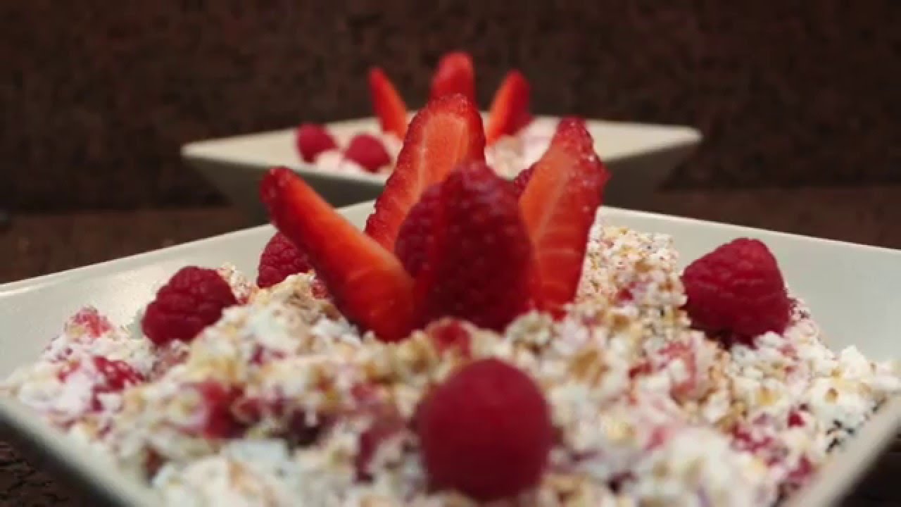 Desayuno Estival con Frutas Rojas y Requesón