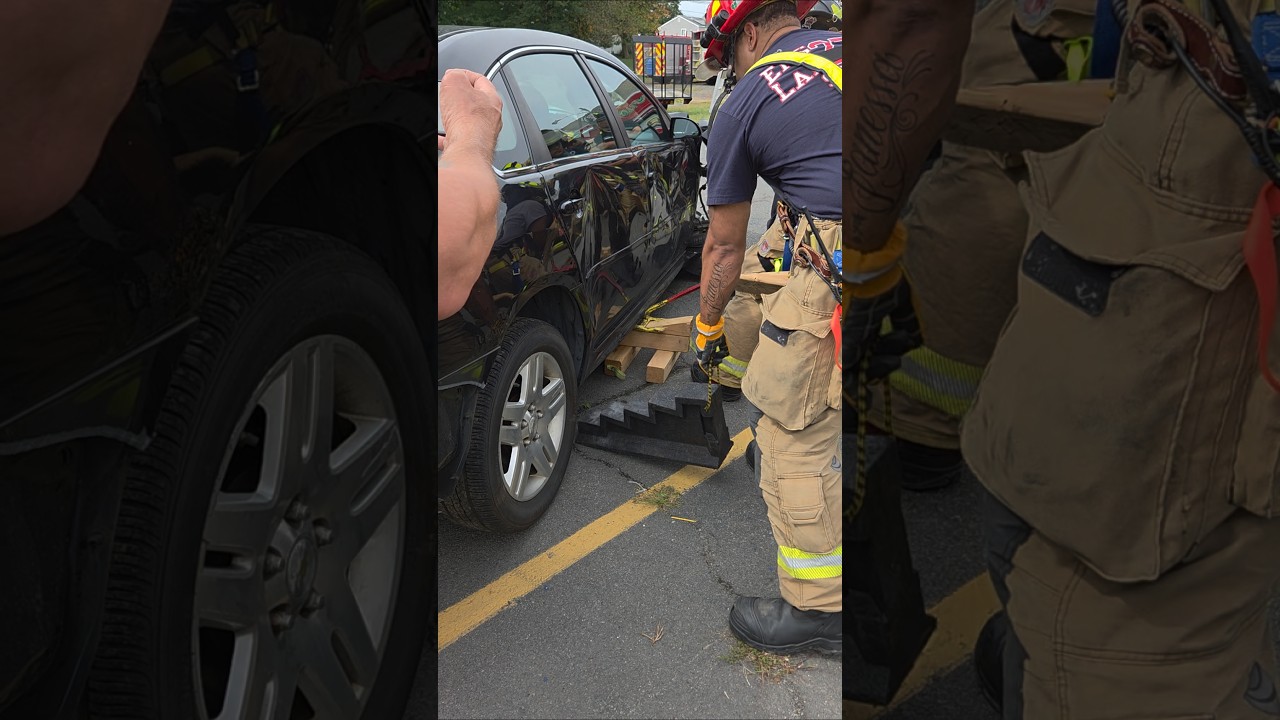 A  #firetraining #extrication #Stabilization technique  with a #PRYGUYLEVER  ,step chocks & wedge