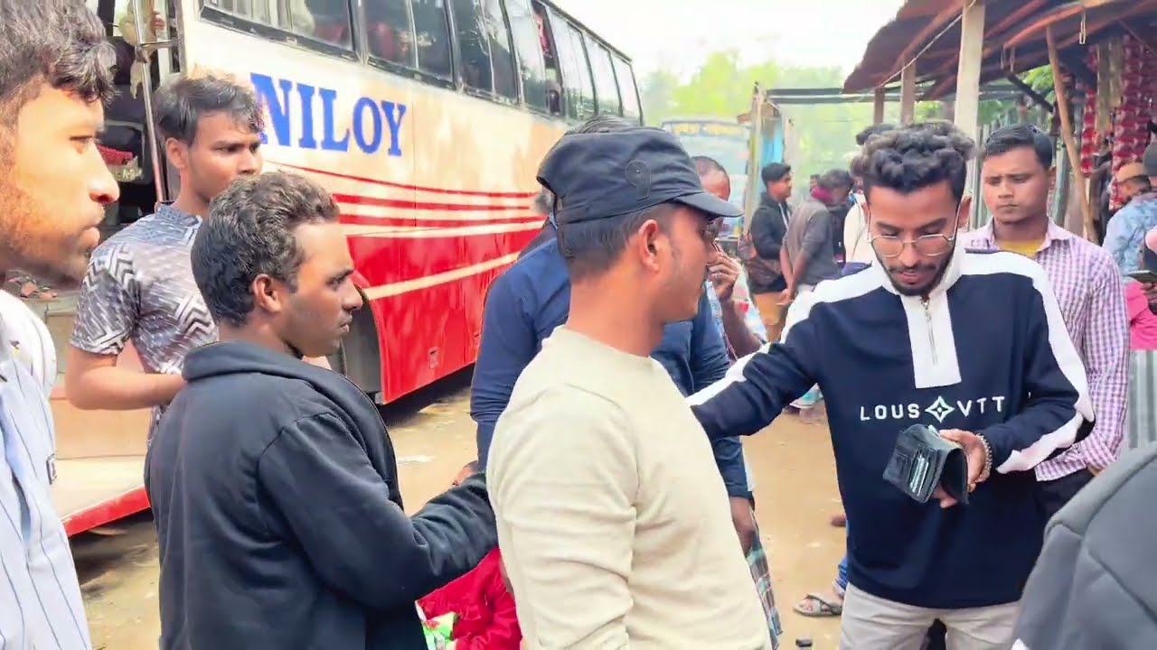 শরিয়তপুরের এই ভাইটির সাথে কি হয়েছে।সম্পূর্ণ ভিডিও দেখলে বুঝতে পারবেন।