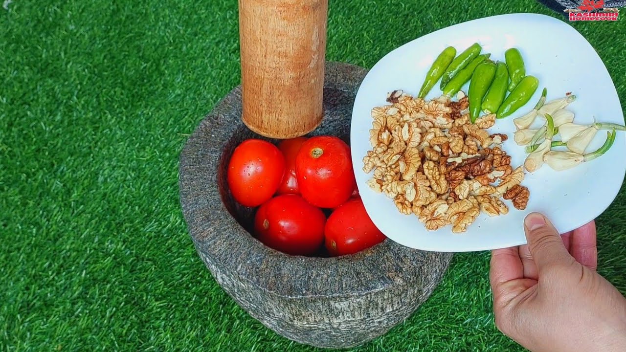 walnut chutni // tamater aur akhroot ki chutni // kashmiri style akhrot ki chutni// doun chetin