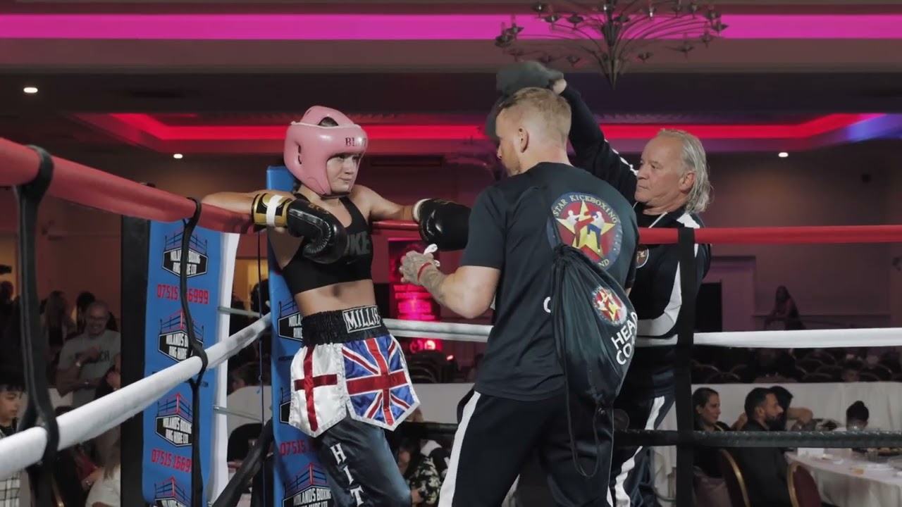 AW Kickboxing - Julia VS Millie - Fight 15