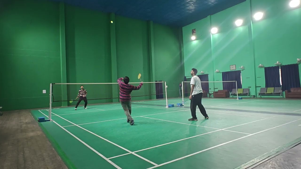 1 vs 2… and He OWNED the Court 😈🏸