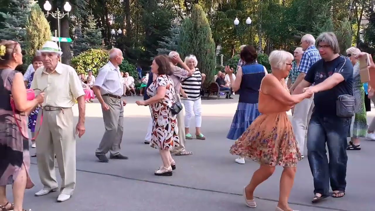 С ТОБОЮ РАЙ НА ЗЕМЛЕ! СЧАСТЛИВЫЕ МОМЕНТЫ ИЗ ПАРКА ГОРЬКОГО ХАРЬКОВ 2021
