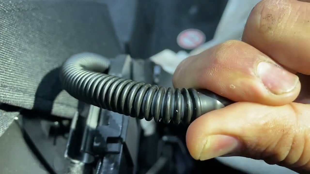 Промывка/очистка засора заднего сливного трубопровода Volkswagen VW Eos (1F) — Метод 2