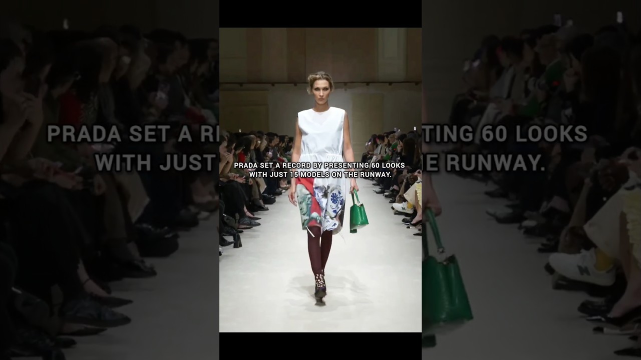 Each model walked 4 times in this show ✨⚡ #fashion #runway #model #bellahadid #shorts