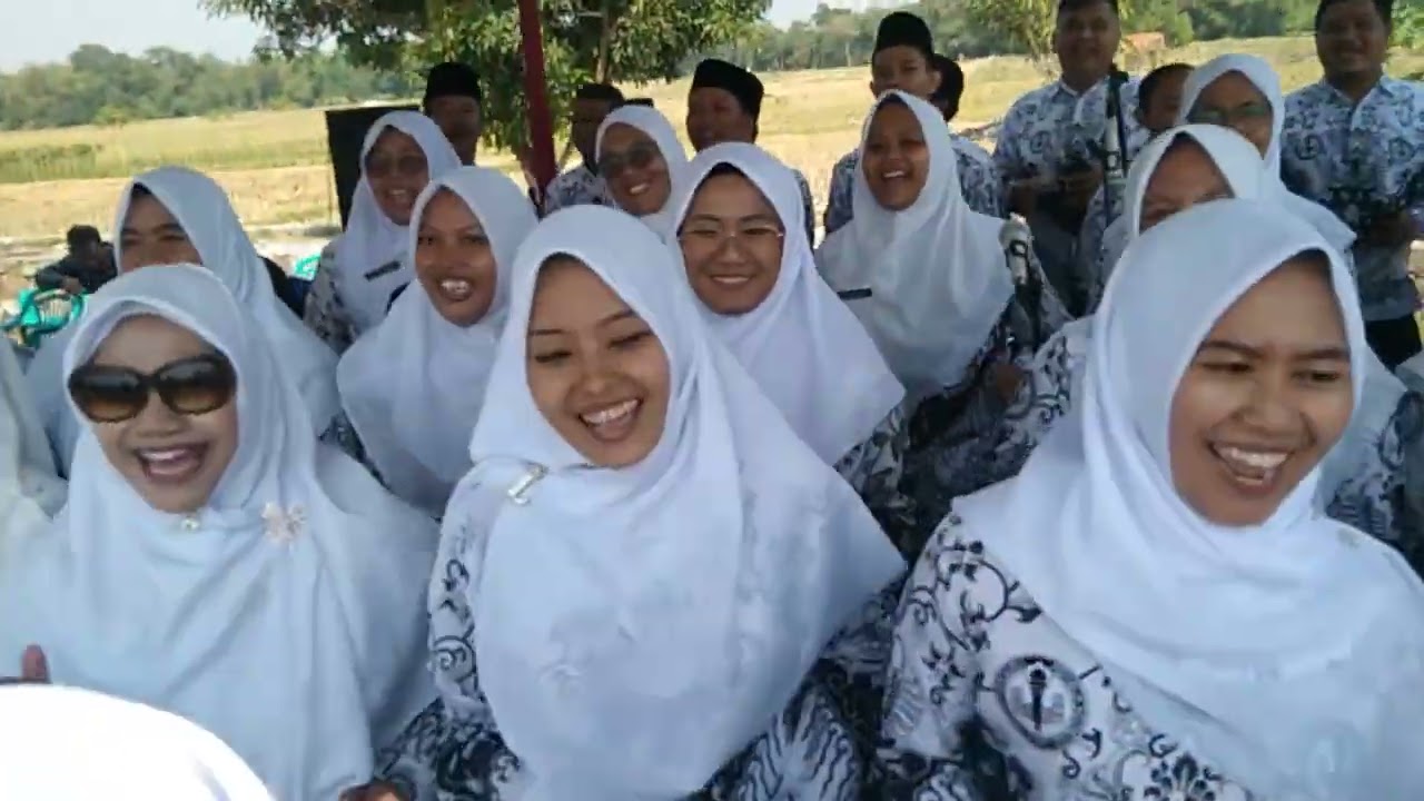 Viralkan !!Jayanti ( Paduan Suara PGRI Kec. Sumberjaya) banyak saweran....