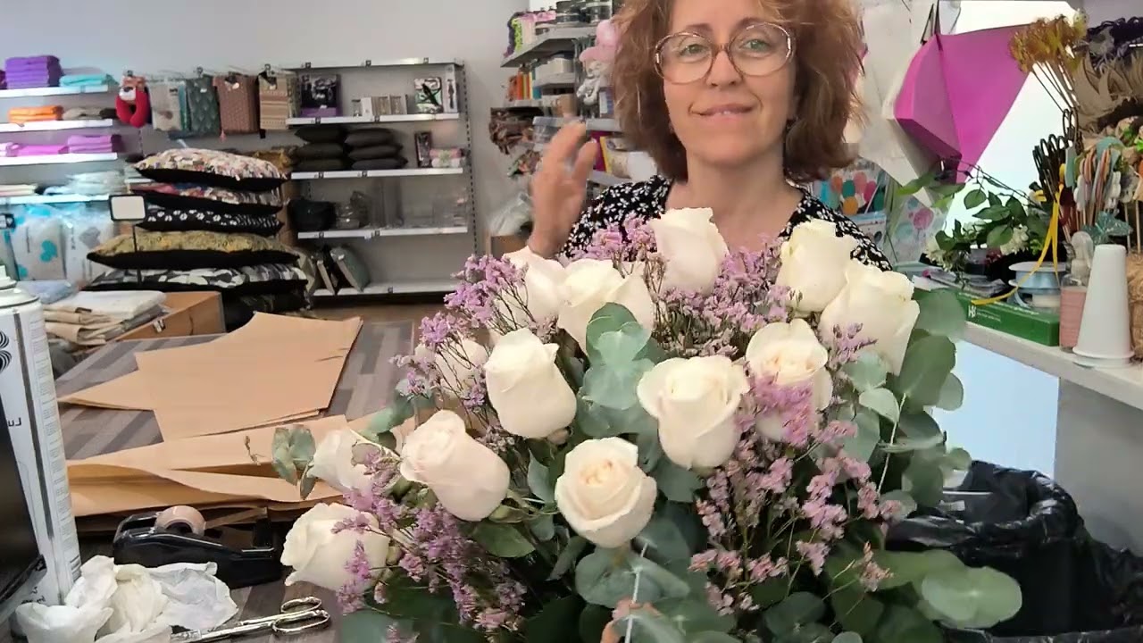 Como hacer arreglo floral 18 rosas blancas en ramo